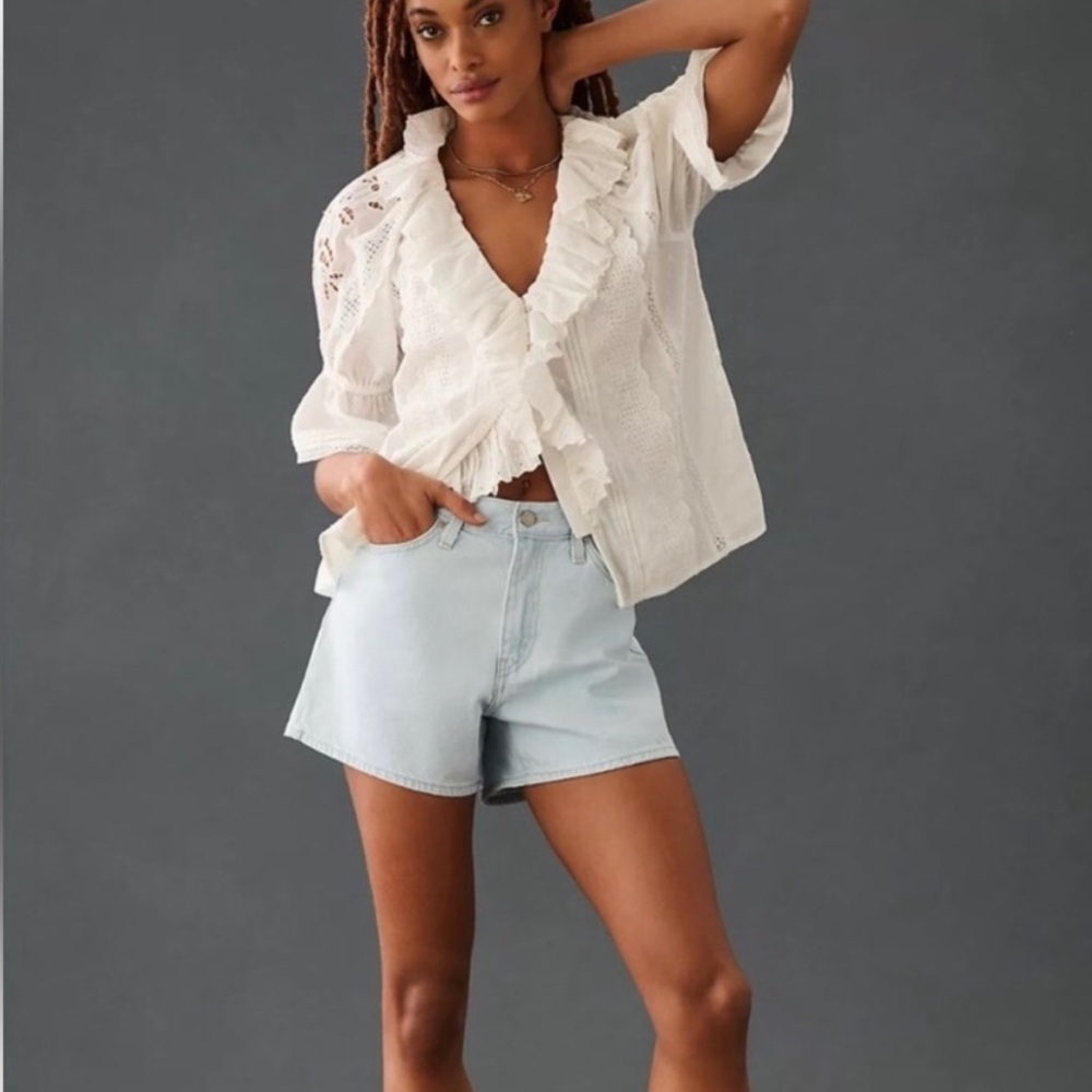 Levi’s Silver Tab Denim Mom Shorts, Light Wash Size 27